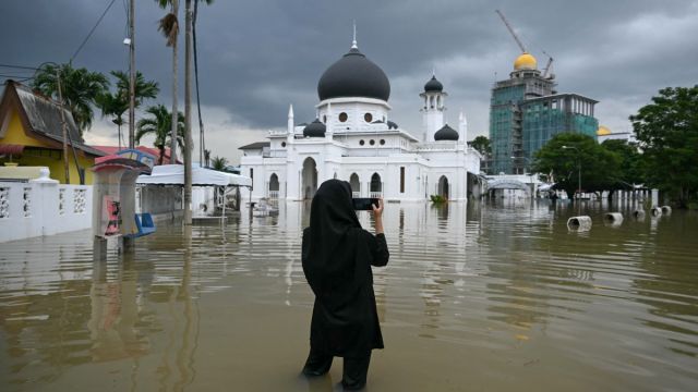 AFP__20251127__86BN9JW__v3__MidRes__TopshotMalaysiaThailandFloods.jpg
