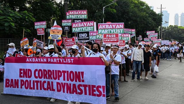 AFP__20251130__86LA2GV__v1__MidRes__PhilippinesPoliticsCorruptionProtest.jpg