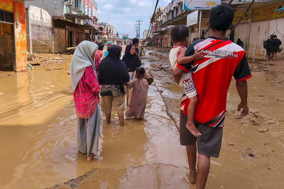 AFP__20251203__86WK266__v2__MidRes__IndonesiaFlood.jpg