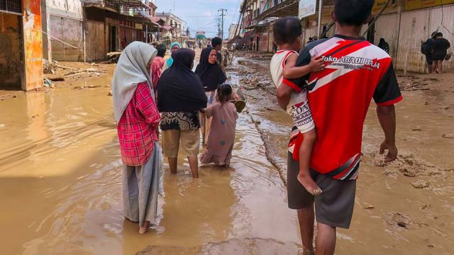 AFP__20251203__86WK266__v2__MidRes__IndonesiaFlood.jpg