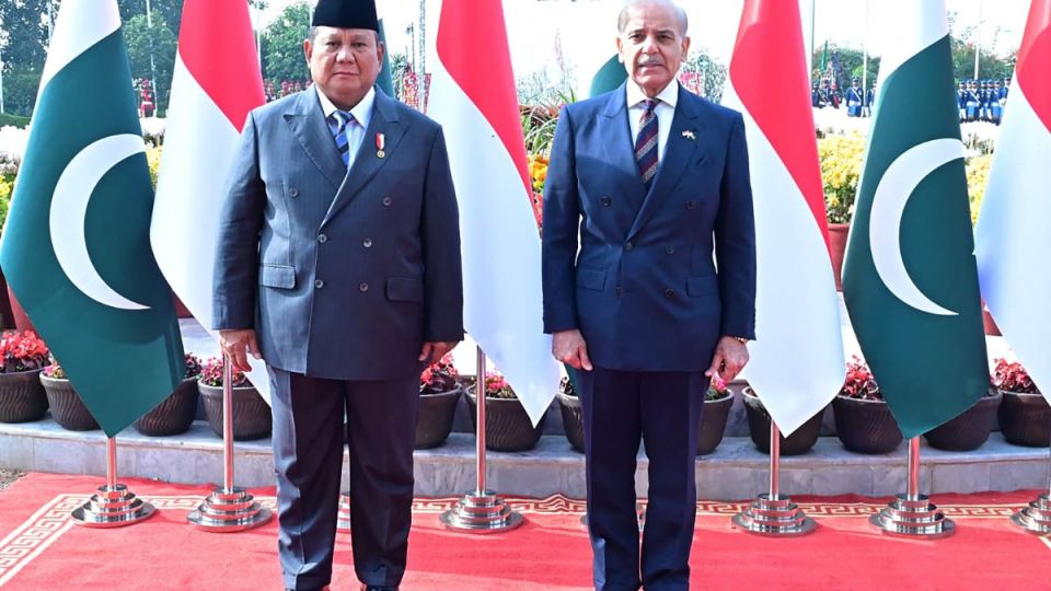 AFP__20251209__87HZ9G4__v2__MidRes__PakistanIndonesiaPoliticsDiplomacy.jpg