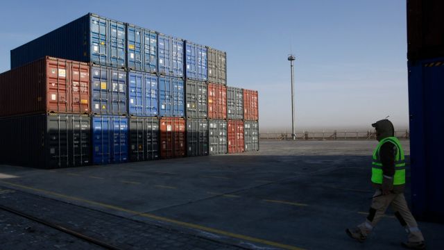 AFP__20251212__86WY7ZT__v1__MidRes__KazakhstanChinaEuTradeTransport.jpg