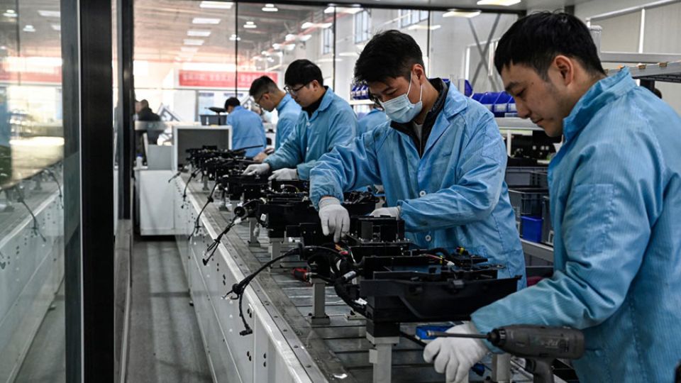 AFP__20251214__87E47ZQ__v1__MidRes__ChinaEconomyManufacturingTechnologyAi.jpg
