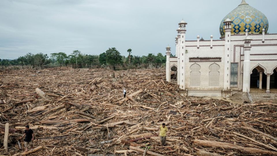 AFP__20251214__883N4AV__v1__MidRes__IndonesiaFlood.jpg