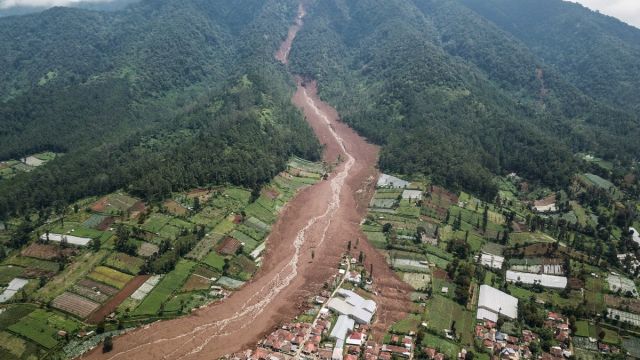 AFP__20260125__93WT9HL__v2__MidRes__TopshotIndonesiaEnvironmentLandslide.jpg