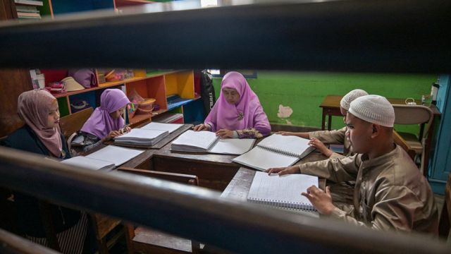 AFP__20260227__99698J8__v1__MidRes__IndonesiaReligionIslamRamadan.jpg