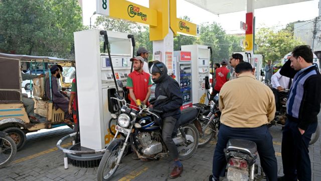 AFP__20260309__A2H99T3__v1__MidRes__PakistanWarIranUsIsraelMarketOil.jpg