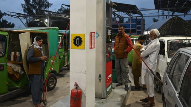 AFP__20260325__A4ND9T7__v1__MidRes__PakistanWarIranUsIsraelOil.jpg