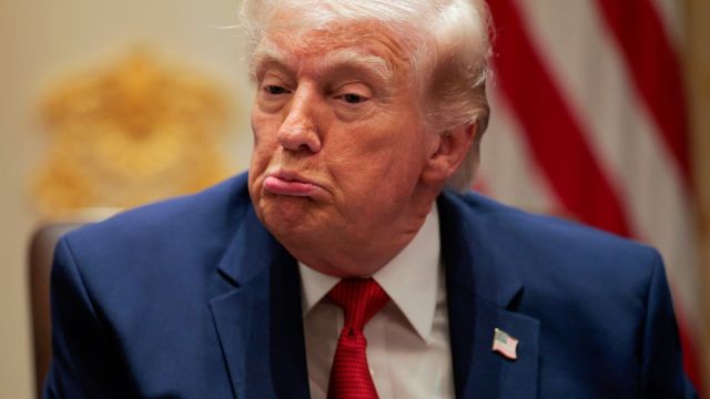AFP__20260326__2268471646__v1__MidRes__PresidentTrumpMeetsWithHisCabinetAtTheWhiteHo.jpg