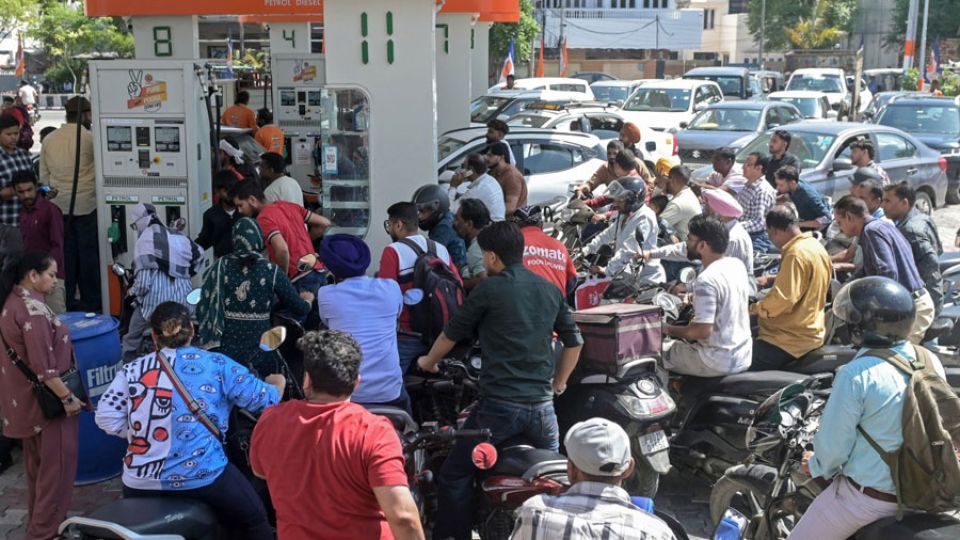 AFP__20260327__A4WZ4AU__v1__MidRes__IndiaWarIranUsIsraelEnergyTax.jpg