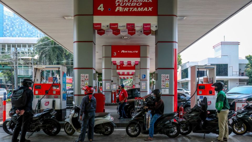 AFP__20260401__A6DX7ZL__v1__MidRes__IndonesiaMarketOil.jpg