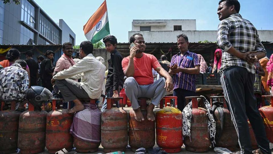 AFP__20260402__A6JG4ZG__v2__MidRes__TopshotIndiaWarIranUsIsraelEnergyLpg.jpg