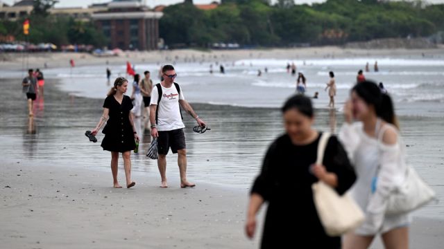 AFP__20260408__A74693P__v1__MidRes__IndonesiaEconomyTourism.jpg