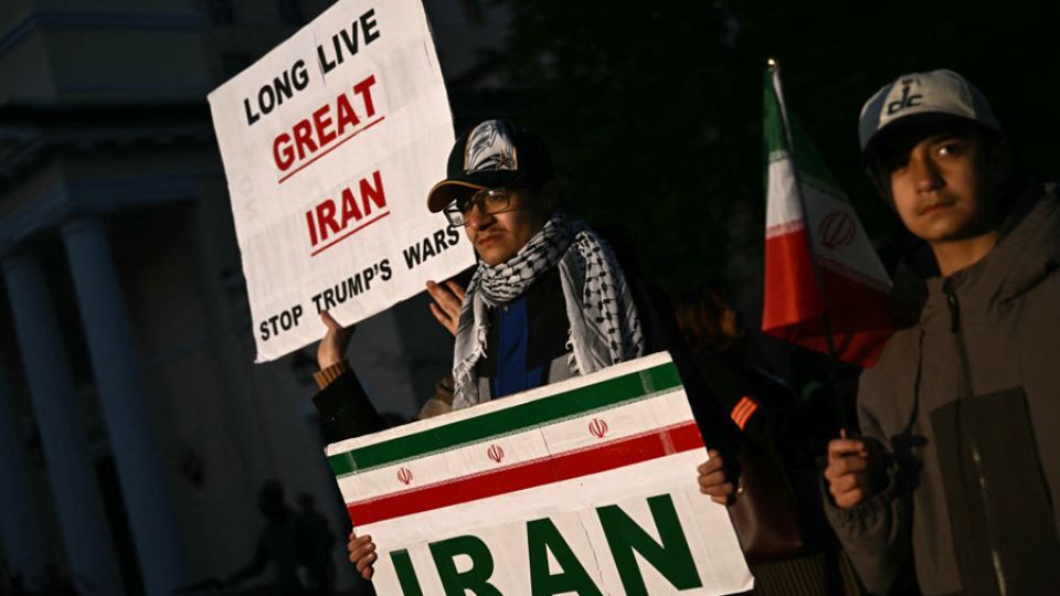 AFP__20260408__A77T3N8__v1__MidRes__UsIsraelIranWarProtest.jpg