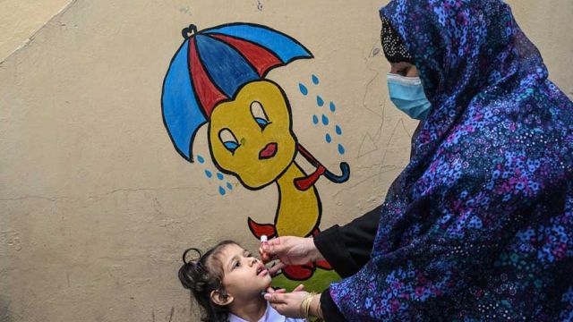 AFP__20260413__A7LB89E__v3__MidRes__TopshotPakistanHealthVaccinationPolio.jpg