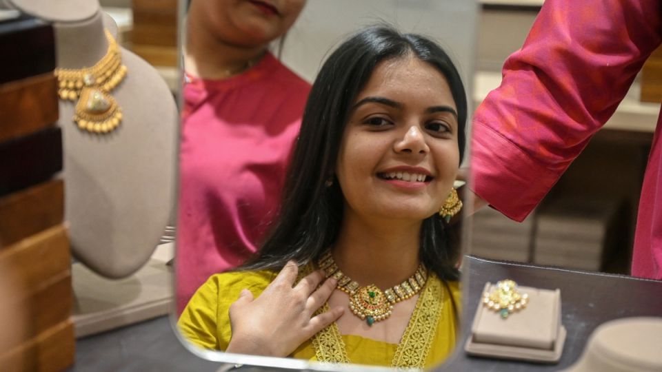 AFP__20260419__A8BM2VV__v1__MidRes__IndiaFestivalGold.jpg