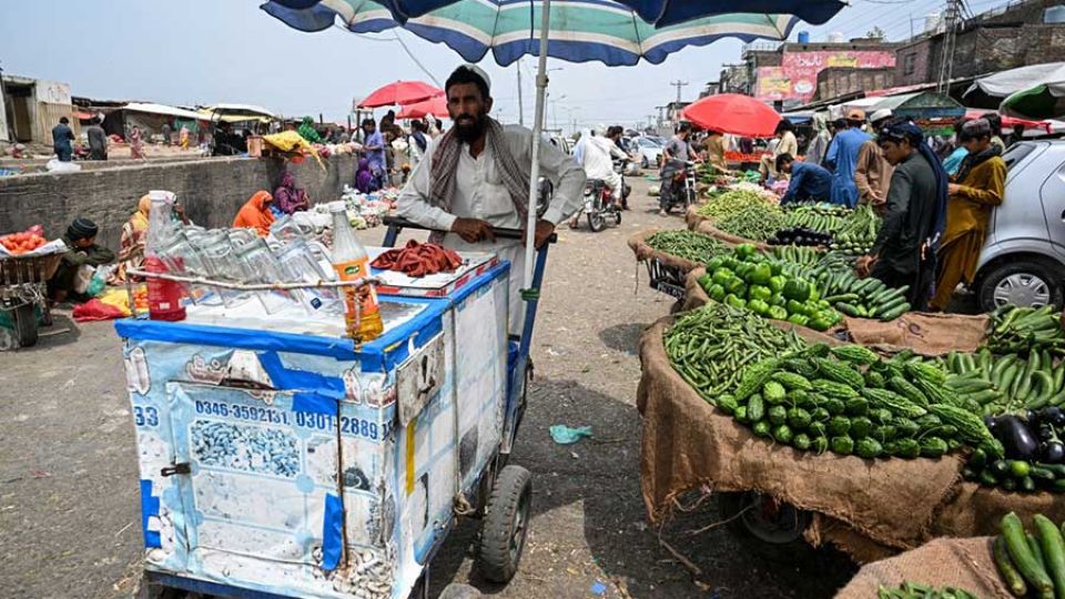 AFP__20260423__A8Q37G3__v1__MidRes__PakistanEconomy.jpg