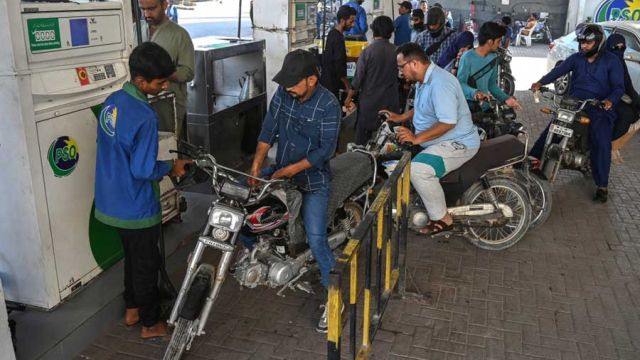 AFP__20260425__A8XB69F__v1__MidRes__PakistanWarIranUsIsraelEnergyFuel.jpg