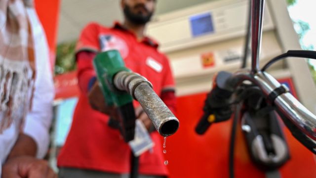 AFP__20260425__A8XC3ZU__v1__MidRes__PakistanWarIranUsIsraelEnergyFuel.jpg