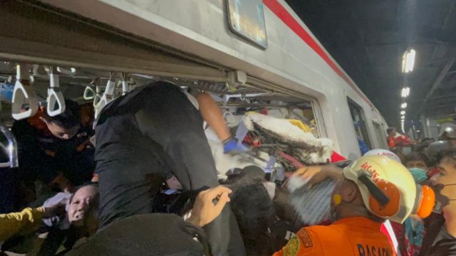 AFP__20260427__A96P3G3__v1__MidRes__IndonesiaAccidentTrain.jpg