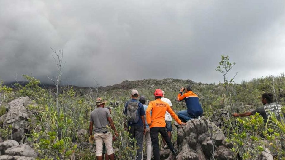 AFP__20260508__B29G6FR__v2__MidRes__IndonesiaVolcano.jpg