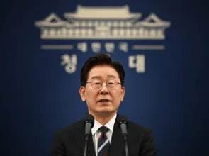 At front-line base, South Korea’s President Lee calls for shift away from conscription