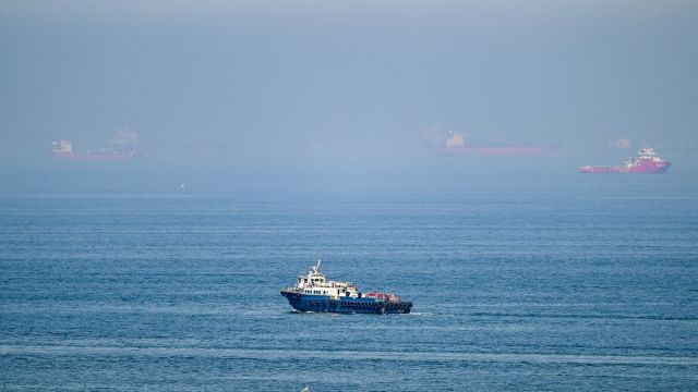 AFP__20260619__B7NC6D3__v2__MidRes__UaeIranUsIsraelWarCeasefireHormuzTransport.jpg
