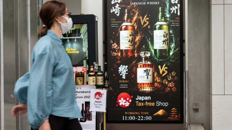 AFP__20260623__B7ZZ4WE__v1__MidRes__JapanEconomyMarketTourism.jpg