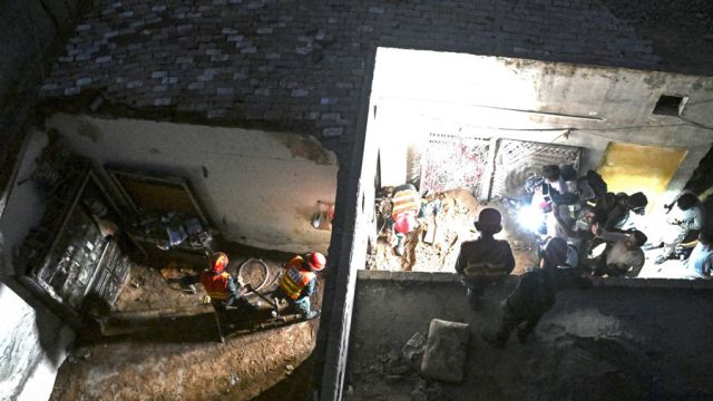 AFP__20260630__B8TX8EJ__v1__MidRes__PakistanDisasterChildren.jpg