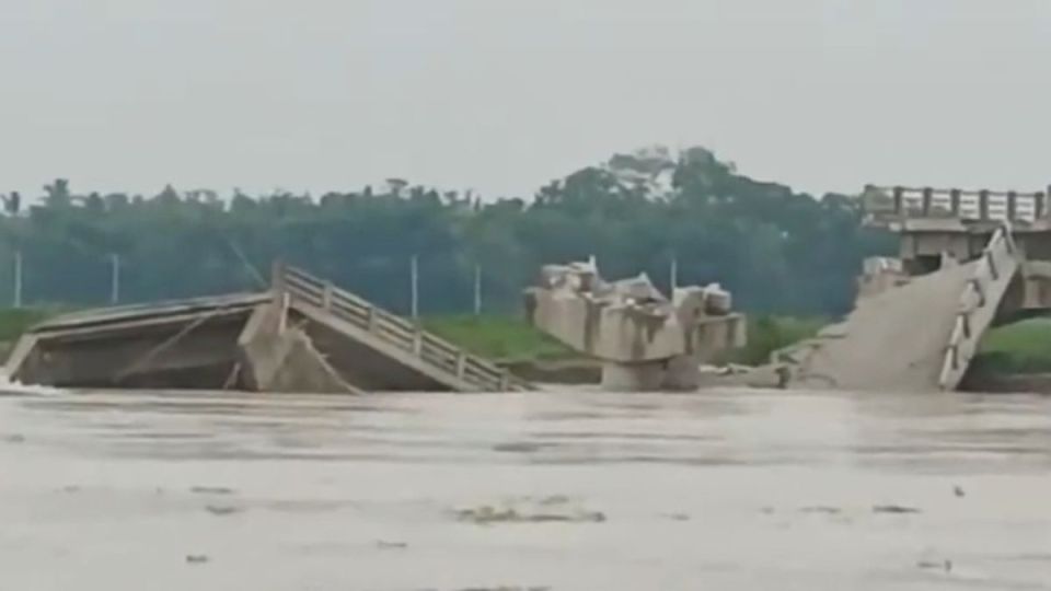Bihar-Bridge-Collapse-Araria_20240618_220536_0000.jpg