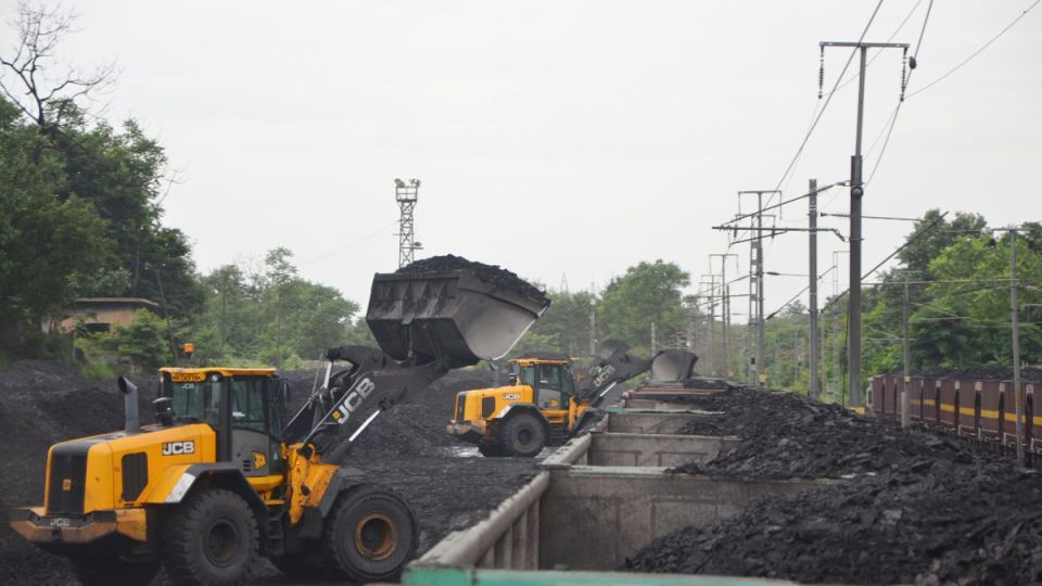 Coal-Loading-01.jpeg.jpg