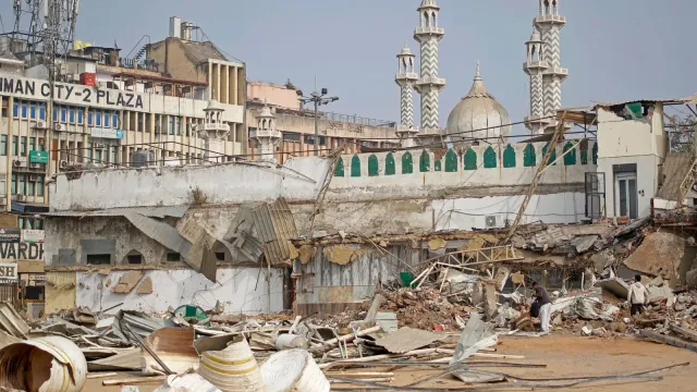 Delhi-mosque-demolition-drive_20260107_170501_0000.webp