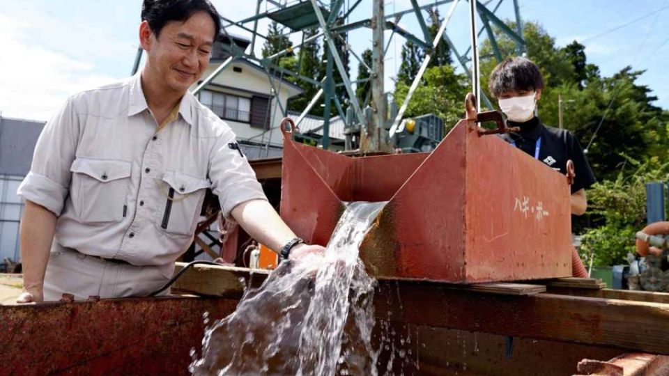 Fuji-and-hot-spring.jpg