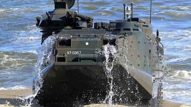 GSDF-assault-amphibious-vehicle.jpg
