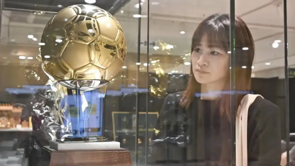 Golden-ball2.webp