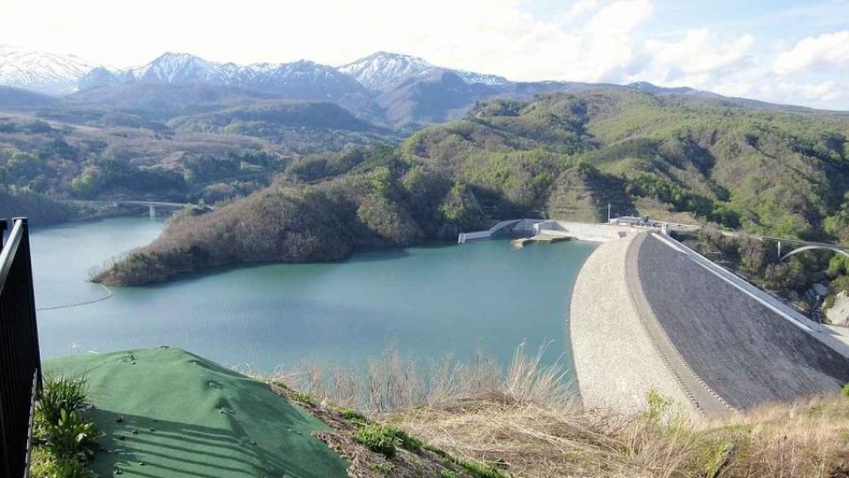 Isawa-Dam.jpg