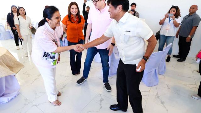 Marcos-feels-so-happy-about-meeting-Leni-Robredo-in-Sorsogon.jpg