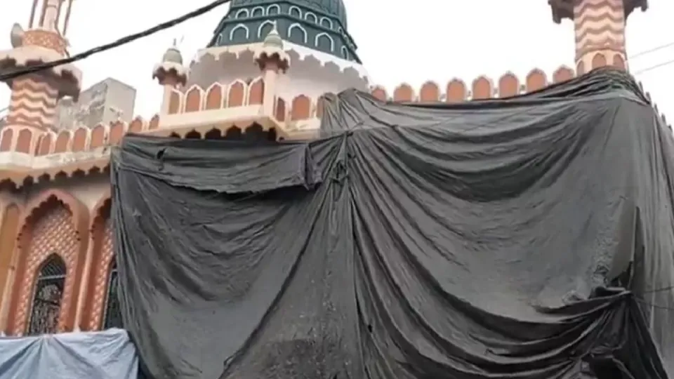 Mosques in four Uttar Pradesh districts in India covered with tarpaulin to protect from Holi colours