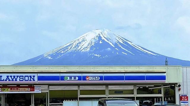 Mt-Fuji-curtain-ONLINE.jpg