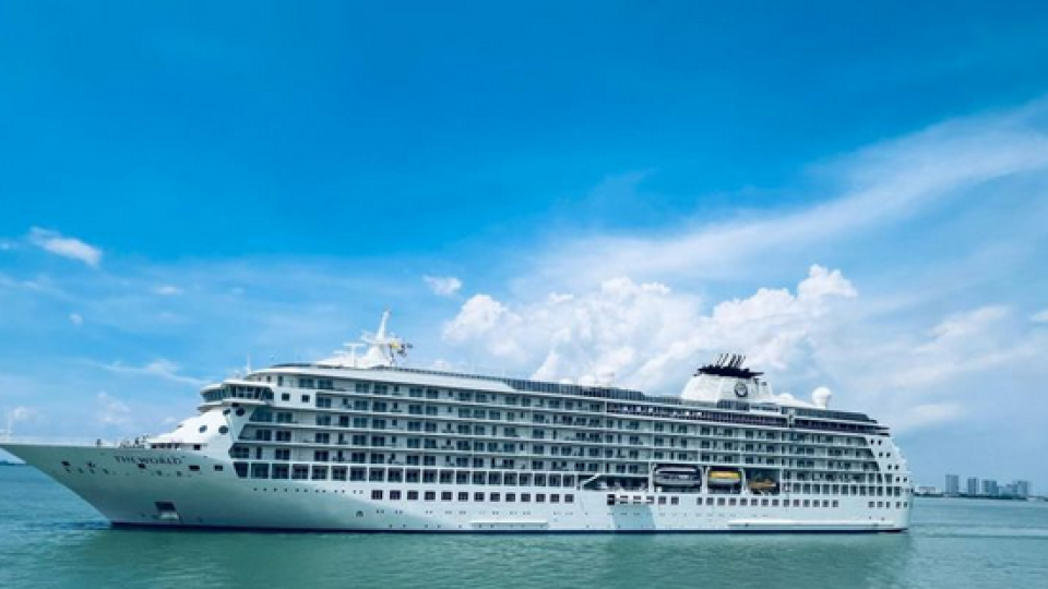 Screenshot-2024-05-13-at-09-50-13-Worlds-largest-private-cruise-ship-docks-in-Penang.png