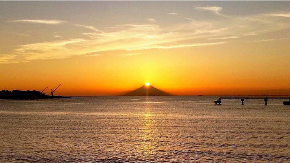 Screenshot-2024-05-17-at-12-06-11-Mt.-Fujis-Peak-Glows-Orange-in-‘Diamond-Fuji-Phenomenon-Sight-Can-be-Viewed-from-South-West-Chiba-Pref.-Until-Early-June.png