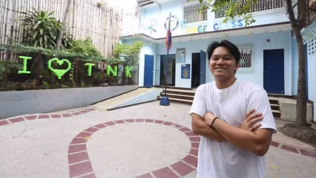 Tulay-ng-Kabataan-Foundation-staff-Jun-Chura-Pope-Francis-28April2025.jpg.avif
