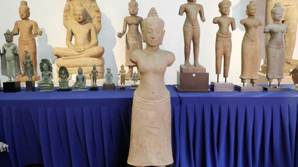 a_set_of_27_khmer_artefacts_arrived_back_home_from_the_us_on_june_15._culture_ministry.jpg