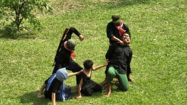 actors_reenact_scenes_of_torture_and_execution_by_the_khmer_rouge_during_their_1975-1979_reign_of_terror._ith_samheng_via_fb.jpg