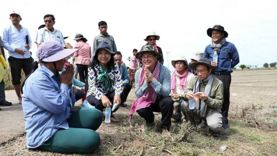 agriculture_minister_dith_tina_meets_with_farmers_in_banteay_meanchey_provinces_mongkul_borei_district_on_october_22._supplied.jpg