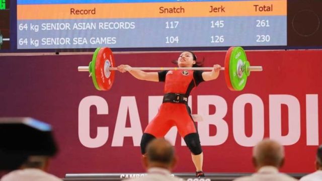 an_indonesian_weightlifter_competes_at_the_32nd_sea_games_at_olympic_national_stadium_in_phnom_penh_on_may_15._hong_menea.jpg