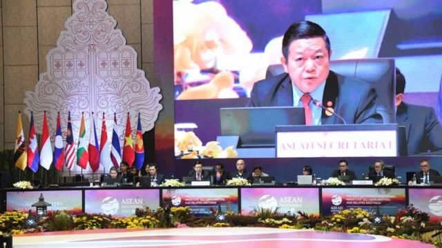 asean_secretary-general_kao_kim_hourn_attends_the_55th_asean_economic_ministers_meeting_aem_in_semarang_indonesia_on_august_19._asean_secretariat.jpg