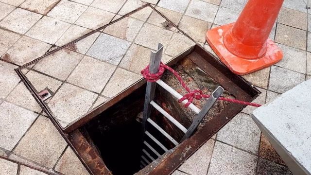 azholemanholecover_15.avif