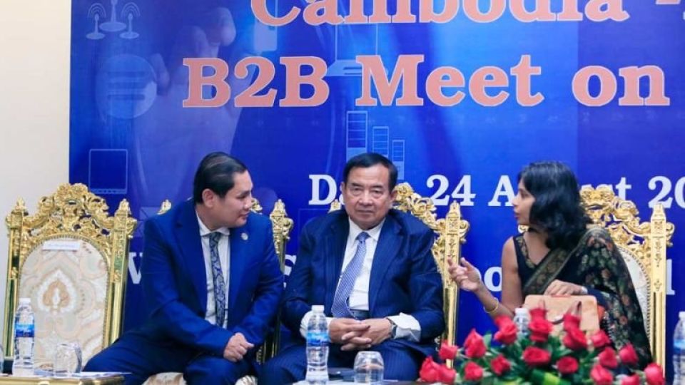 cambodian_officials_and_indian_ambassador_devyani_khobragade_right_discuss_investment_business_opportunities_during_the_indian-cambodia_tech_forum_on_august_24._heng_chivoan.jpg