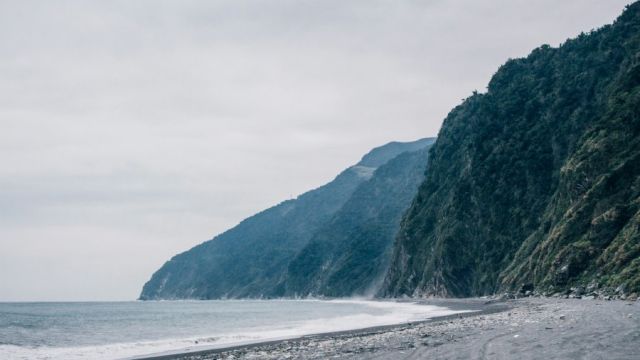 chi-lok-tsang-9IAXMPszZFY-unsplash.jpg